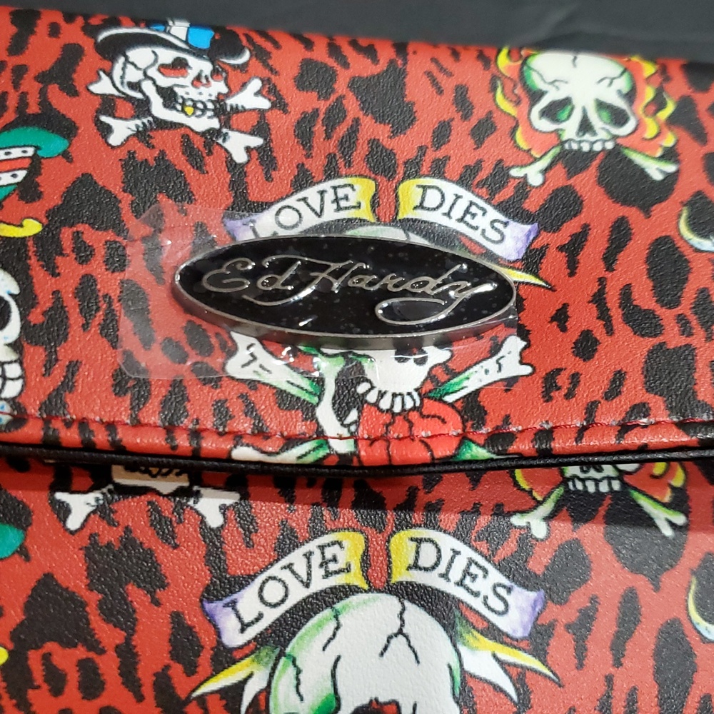 Ed Hardy red black iconic Ed Hardy goth skull imagery printed trifold wallet new - Picture 5 of 11
